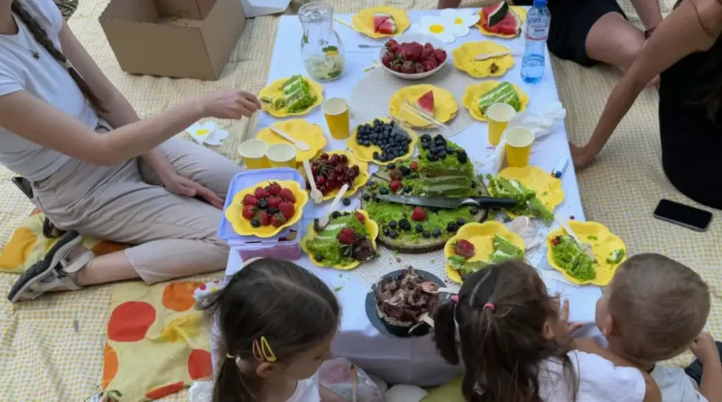 Родители и деца заедно в кооператив Обичландия
