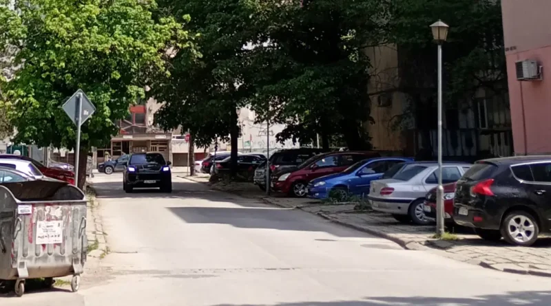 Тротоарите в Кючука и Пловдив са запълнени с паркирани коли