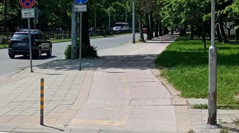 Част от велоалеята по булевард "Никола Вапцаров"