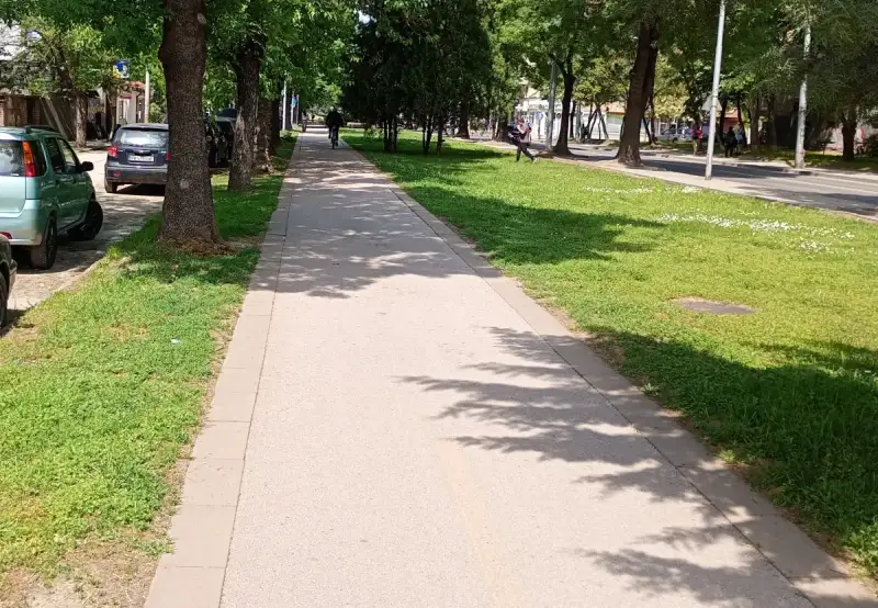 Велоалеята по булевард Македония